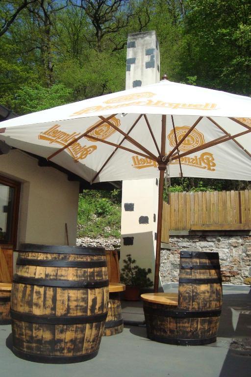 Restaurant a penzion Pod Draci skalou Karlštejn Cameră foto